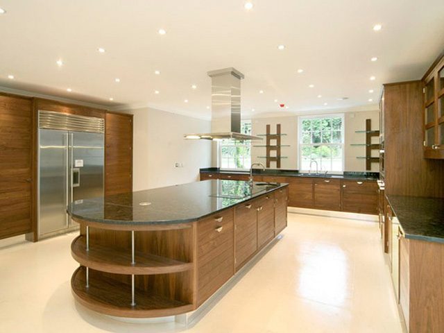 Fitted kitchen with shaker doors
